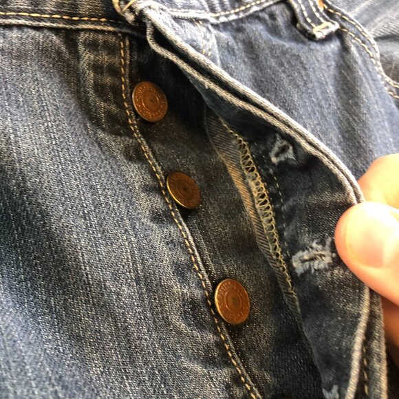 Vintage Levis 501 Jeans Mens 34x34 Blue Medium Wash Cotton Straight Button Fly - Picture 2 of 13